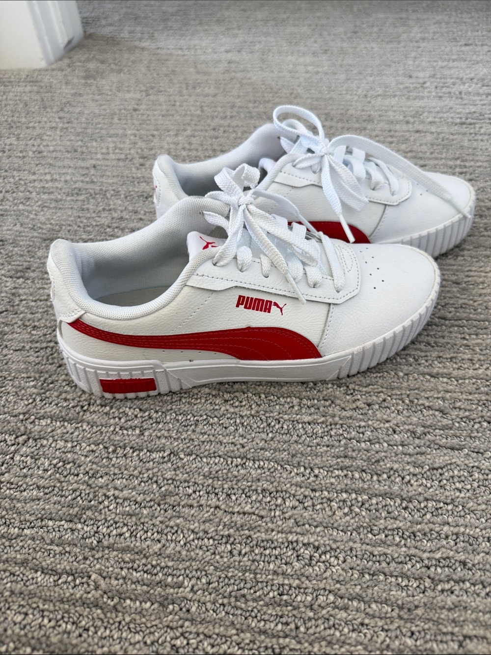 Puma White Sneakers with Red Formstrip